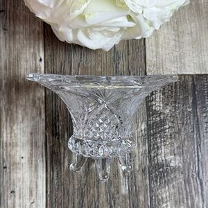 VINTAGE EAPG FOOTED CRYSTAL CLEAR GLASS BOWL CANDY DISH
WITH ROSE ETCHINGS